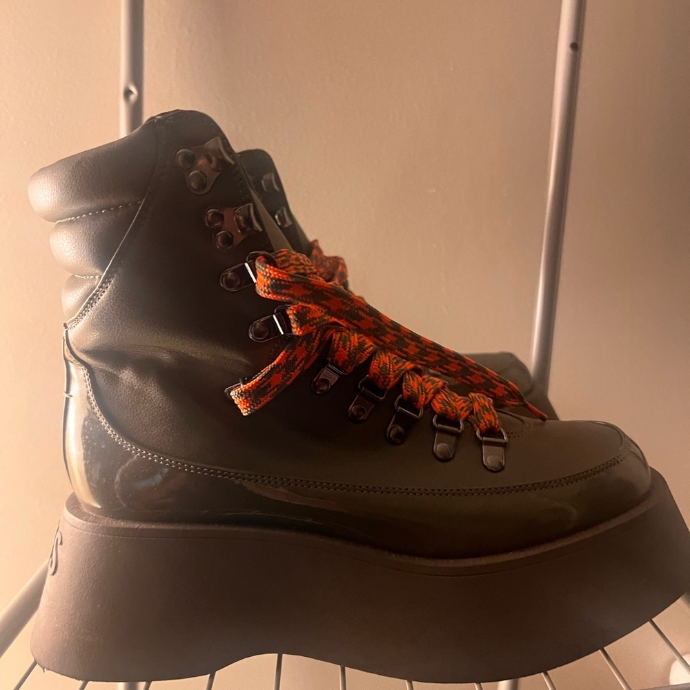 Circus by Sam Edelman women Platform Boots - Navy Green and Orange

Size 8